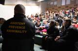 5G6H6012: Foto: Studenti Gymnázia Jiřího Ortena diskutovali s policisty o romské problematice