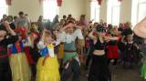 SDC11033_resize: Tupadelské děti s v neděli užily karneval, zahrál si s nimi čaroděj Emča