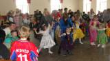 SDC11050_resize: Tupadelské děti s v neděli užily karneval, zahrál si s nimi čaroděj Emča