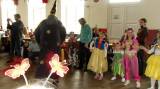 SDC11060_resize: Tupadelské děti s v neděli užily karneval, zahrál si s nimi čaroděj Emča