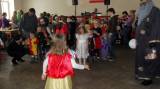 SDC11082_resize: Tupadelské děti s v neděli užily karneval, zahrál si s nimi čaroděj Emča