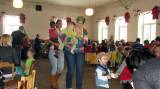 SDC11147_resize: Tupadelské děti s v neděli užily karneval, zahrál si s nimi čaroděj Emča