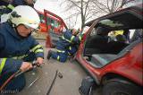 Hasici25: Foto: Hasiči z Třemošnice, Ronova i profesionálové ze Seče cvičili zásah u autonehody