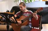 5G6H5907: Video: Květen a červen je čas pro třídní koncerty ZUŠ Kutná Hora, hráli i žáci Jakuba Lišky