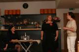 Halina_LaDus_66005: Halina Pawlovská bavila svými historkami hosty Café LaDus v Čáslavi 
