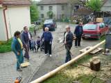 P1350808: Foto, video: Ve Vodrantech stavěli máj dvakrát, při nočním řezání přistihli hochy z Močovic