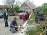 P1350834: Foto, video: Ve Vodrantech stavěli máj dvakrát, při nočním řezání přistihli hochy z Močovic