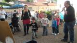 SDC11349: Dětský den na terase kavárny v galerii GASK zakončila soutěž v pojídání zmrzliny