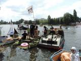 DSCN3670: Foto: První čáslavská neckyáda přilákala na Podměstský rybník plavidla i diváky