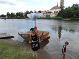 DSCN3947: Foto: První čáslavská neckyáda přilákala na Podměstský rybník plavidla i diváky