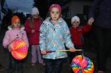 5G6H6534: Foto: Lampionový průvod v Červených Janovicích zakončili dětskou diskotékou