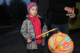 5G6H6558: Foto: Lampionový průvod v Červených Janovicích zakončili dětskou diskotékou