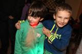 5G6H6738: Foto: Lampionový průvod v Červených Janovicích zakončili dětskou diskotékou