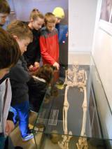 k5: Žáci šestých ročníků se ve Dvořákově muzeu Kolínska vydali na cestu do pravěku