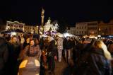 5G6H5722: Foto: Do Kolína dorazily Vánoce, v pátek tam rozsvítili smrk na náměstí