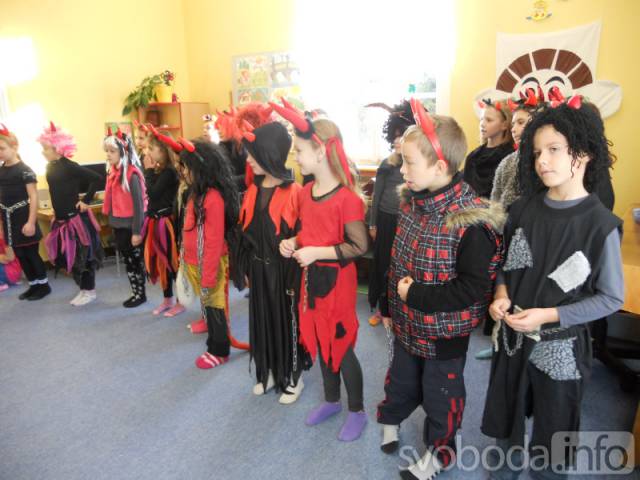 Čerti z Masaryčky zpívali dětem z Mateřské školy Benešova