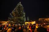 6G6H8115: Foto, video: Kutnohoráci rozsvítili vánoční strom na náměstí ve středu