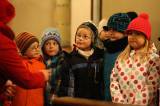 5G6H4267: Foto: Děti z MŠ a ZŠ v Červených Janovicích zazpívaly v kostele sv. Martina