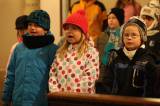 5G6H4279: Foto: Děti z MŠ a ZŠ v Červených Janovicích zazpívaly v kostele sv. Martina