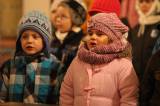 5G6H4294: Foto: Děti z MŠ a ZŠ v Červených Janovicích zazpívaly v kostele sv. Martina