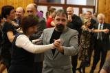 5G6H1088: Foto: Na úvod tanečních pro dospělé si manželé Novákovi připravili blues a rumbu