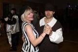 IMG_6317: Foto: Pestrá paleta masek tančila na Sportovním plese v suchdolské sokolovně