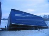 5: Sněhové jazyky uvěznily za Uhlířskými Janovicemi nákladní automobil s přívěsem