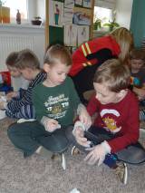 P2040019: Děti ze sedlecké mateřinky se formou hry seznámily s principy první pomoci
