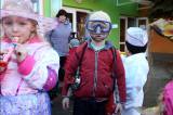 5G6H7694: Foto: Děti z mateřské školky potěšily Žleby masopustním průvodem