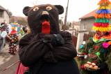 5G6H9371: Foto: Hladový medvěd neměl slitování, vrhal se na hostovlické ženy