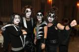 5G6H9757: Foto: Členové skupiny Kiss zapařili na karnevale na skladby Kabátu