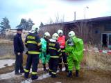 8: Foto, video: Policii a hasiče zaměstnává nález nebezpečných chemických látek v Čáslavi