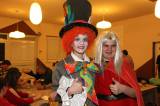 5G6H9424: Foto: Králem karnevalu ve Zbraslavicích zvolili šaška ve vysoké čepici