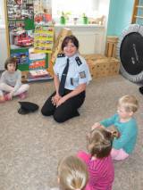 sam_6013: Děti z Mateřské školy Sedlec a Malín Kutná Hora měly radost z policejní návštěvy