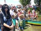 P1320920: Foto, video: Hladinu Podmětského rybníku čeřila po domácku vyrobená plavidla