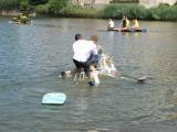 P1320923: Foto, video: Hladinu Podmětského rybníku čeřila po domácku vyrobená plavidla