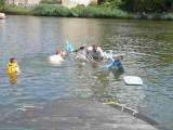 P1320928: Foto, video: Hladinu Podmětského rybníku čeřila po domácku vyrobená plavidla