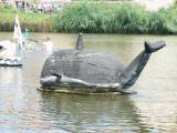 P1320937: Foto, video: Hladinu Podmětského rybníku čeřila po domácku vyrobená plavidla