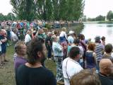P1320958: Foto, video: Hladinu Podmětského rybníku čeřila po domácku vyrobená plavidla