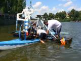 P1320987: Foto, video: Hladinu Podmětského rybníku čeřila po domácku vyrobená plavidla