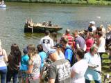 P1330040: Foto, video: Hladinu Podmětského rybníku čeřila po domácku vyrobená plavidla