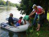 P1330073: Foto, video: Hladinu Podmětského rybníku čeřila po domácku vyrobená plavidla