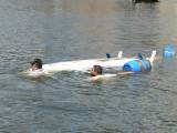 P1330074: Foto, video: Hladinu Podmětského rybníku čeřila po domácku vyrobená plavidla