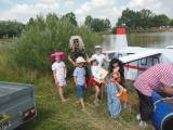 DSCN6797: Foto: První ročník nepoměřické neckyády přilákal na rybník jedenáct plavidel!