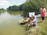 DSCN6805: Foto: První ročník nepoměřické neckyády přilákal na rybník jedenáct plavidel!