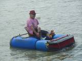 DSCN6851: Foto: První ročník nepoměřické neckyády přilákal na rybník jedenáct plavidel!