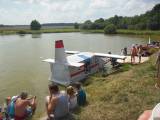 DSCN6855: Foto: První ročník nepoměřické neckyády přilákal na rybník jedenáct plavidel!