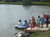 DSCN6878: Foto: První ročník nepoměřické neckyády přilákal na rybník jedenáct plavidel!
