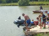 DSCN6882: Foto: První ročník nepoměřické neckyády přilákal na rybník jedenáct plavidel!