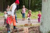 IMG_7409: Foto: Do pohádkového lesa v okolí Paběnic se vydaly desítky dětí